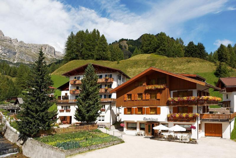 Hotel Genziana Арабба Экстерьер фото